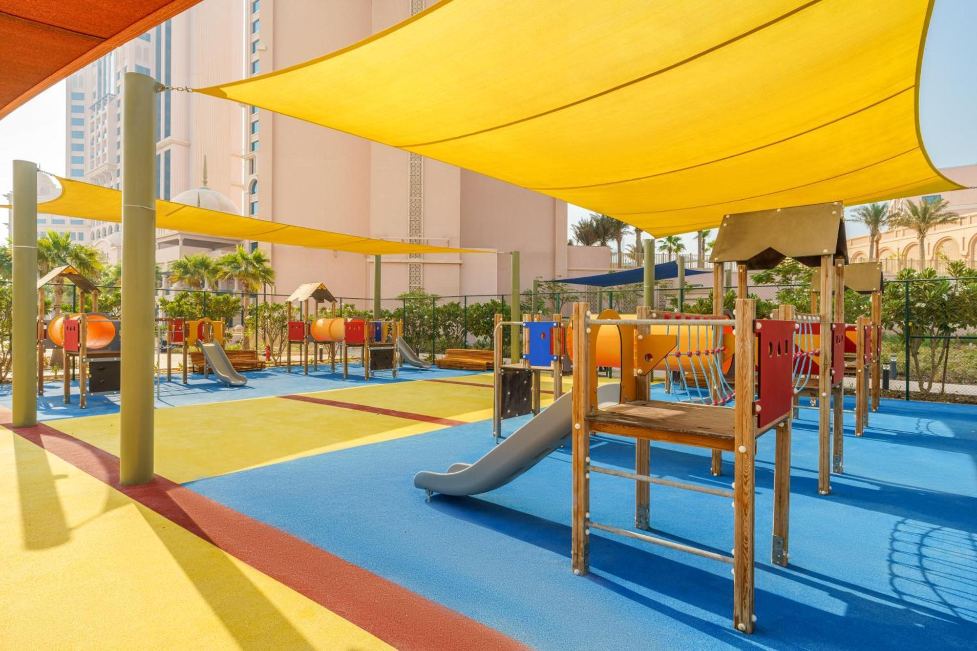 Rixos Marina Abu Dhabi Hotel Exterior foto Playground at the hotel