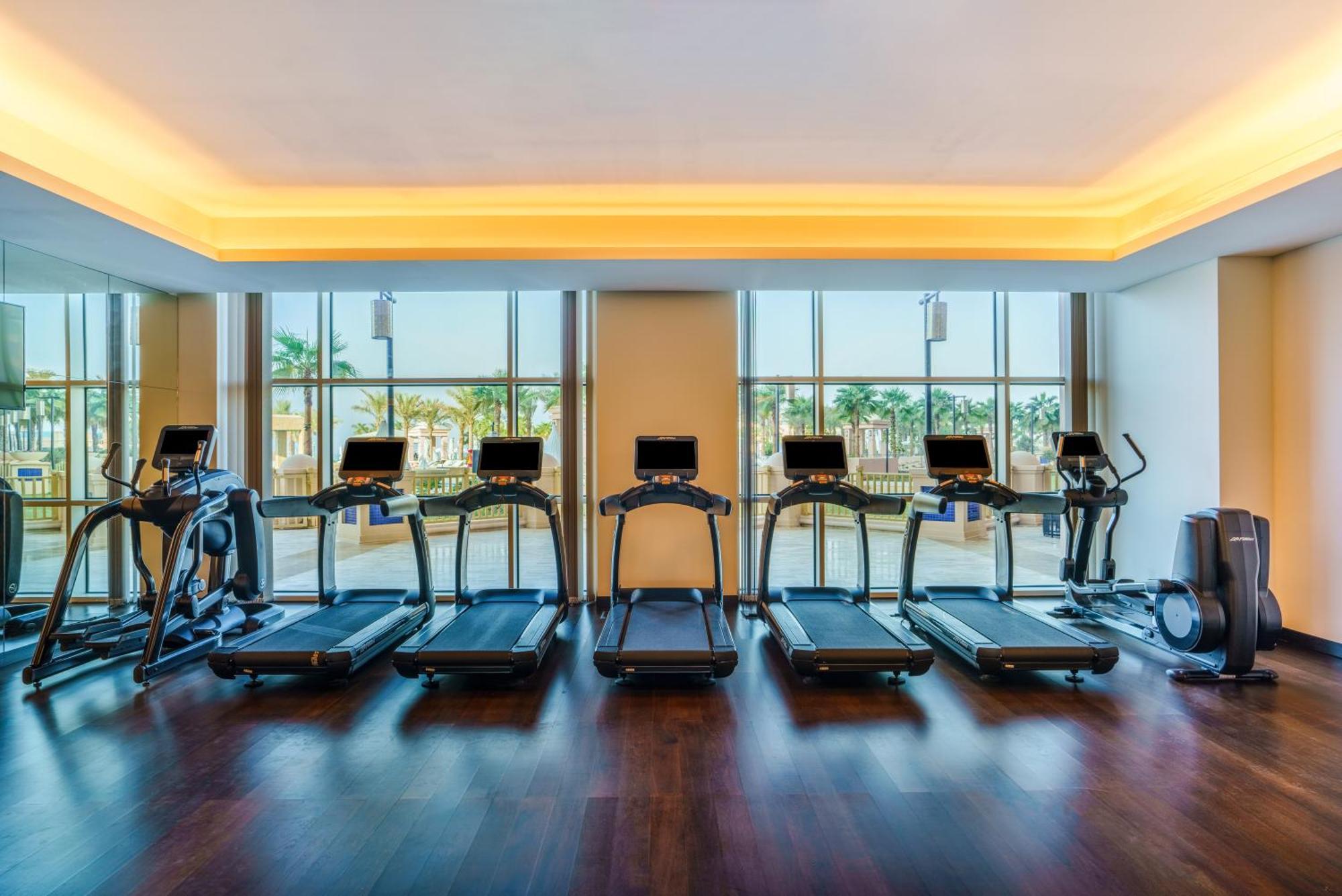 Rixos Marina Abu Dhabi Hotel Exterior foto The gym at the hotel