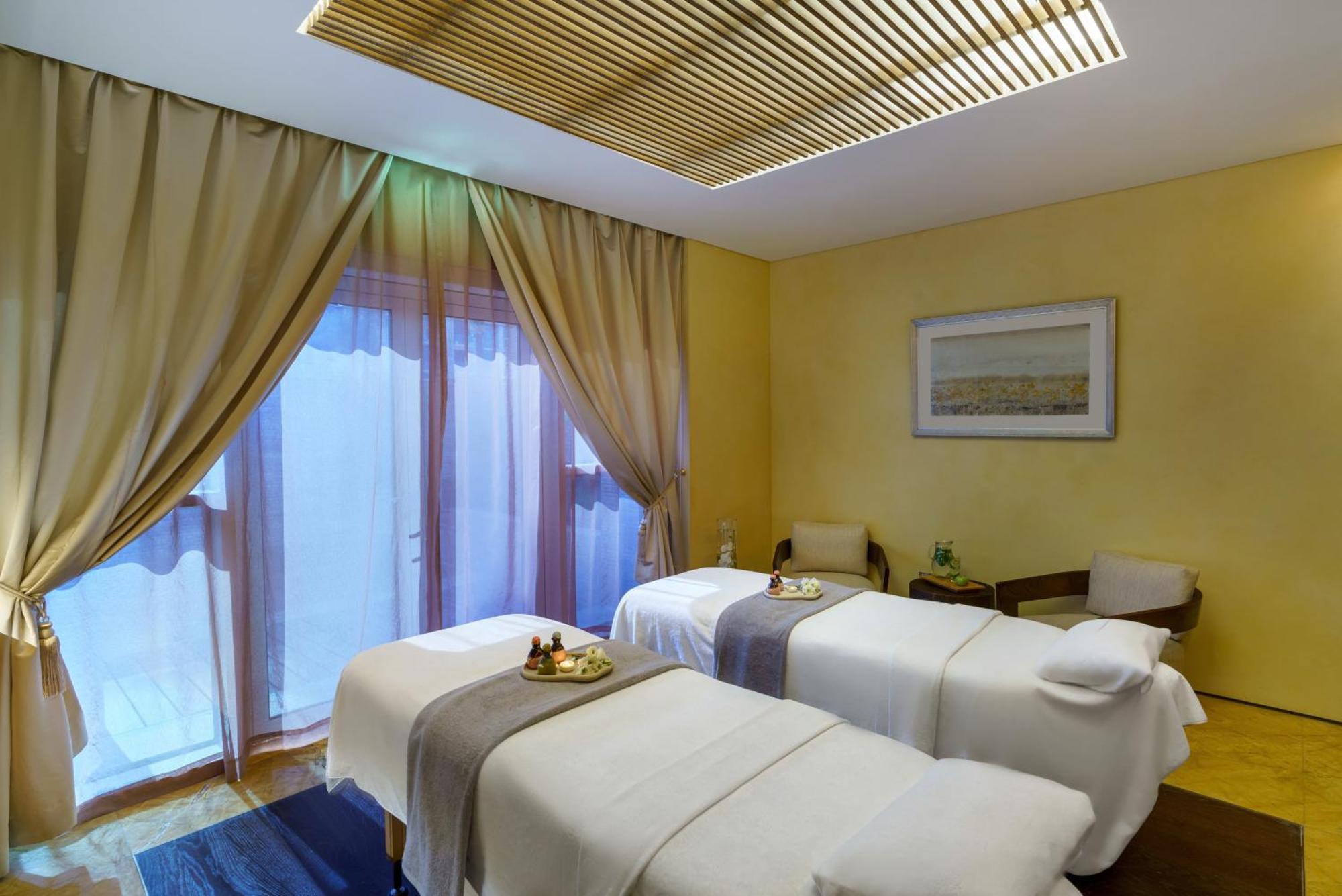 Rixos Marina Abu Dhabi Hotel Exterior foto A spa treatment room