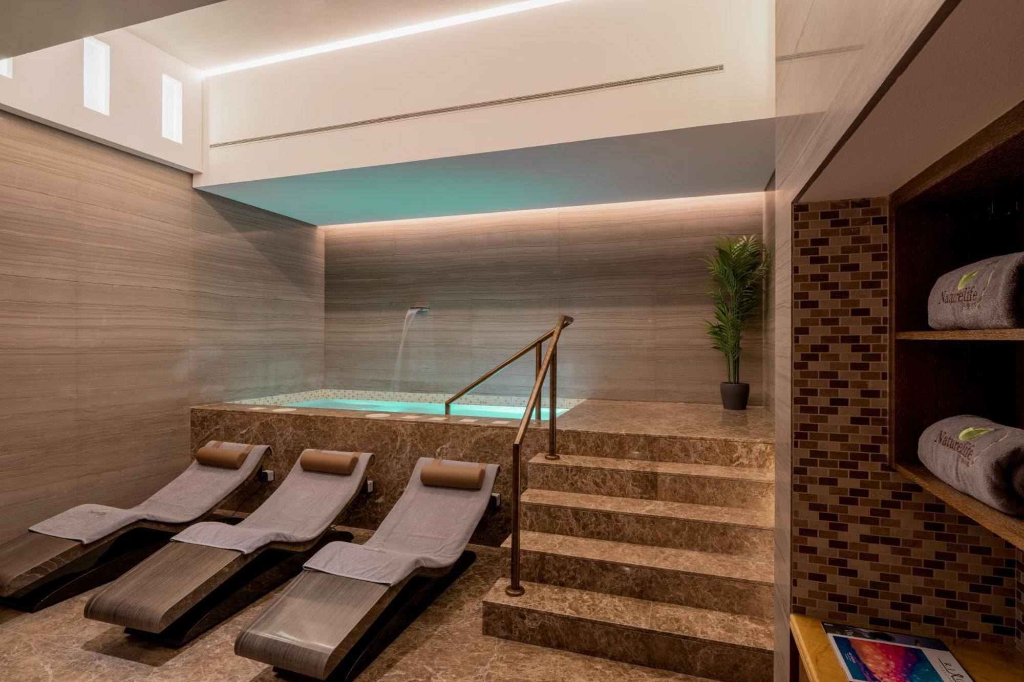 Rixos Marina Abu Dhabi Hotel Exterior foto Spa at the hotel