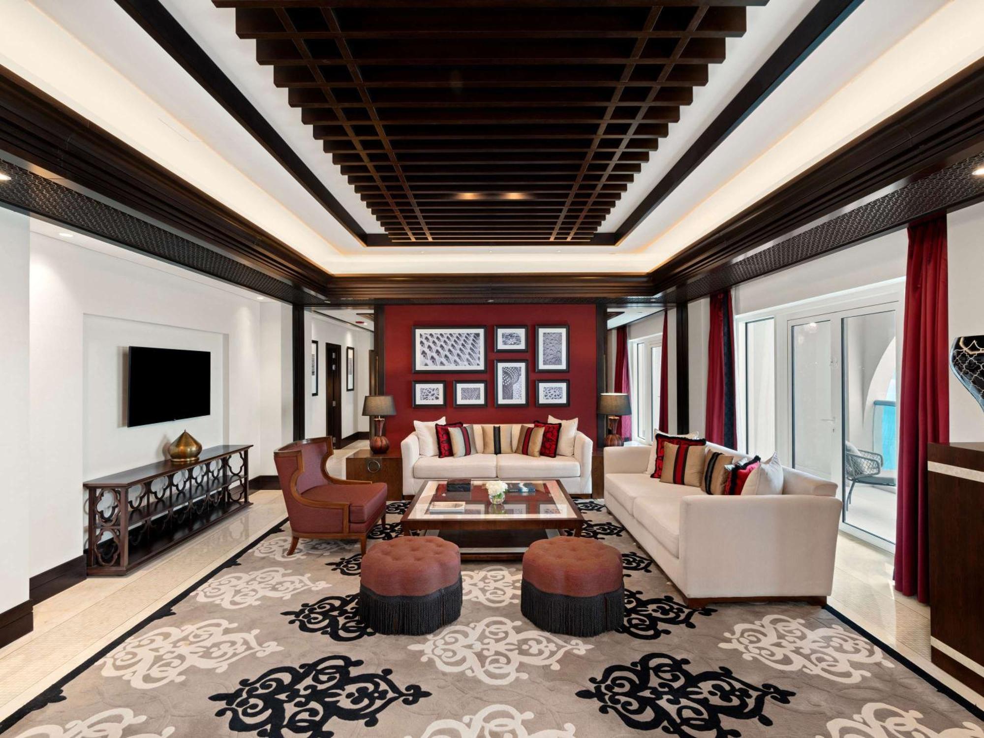 Rixos Marina Abu Dhabi Hotel Exterior foto The living room of a suite at the hotel