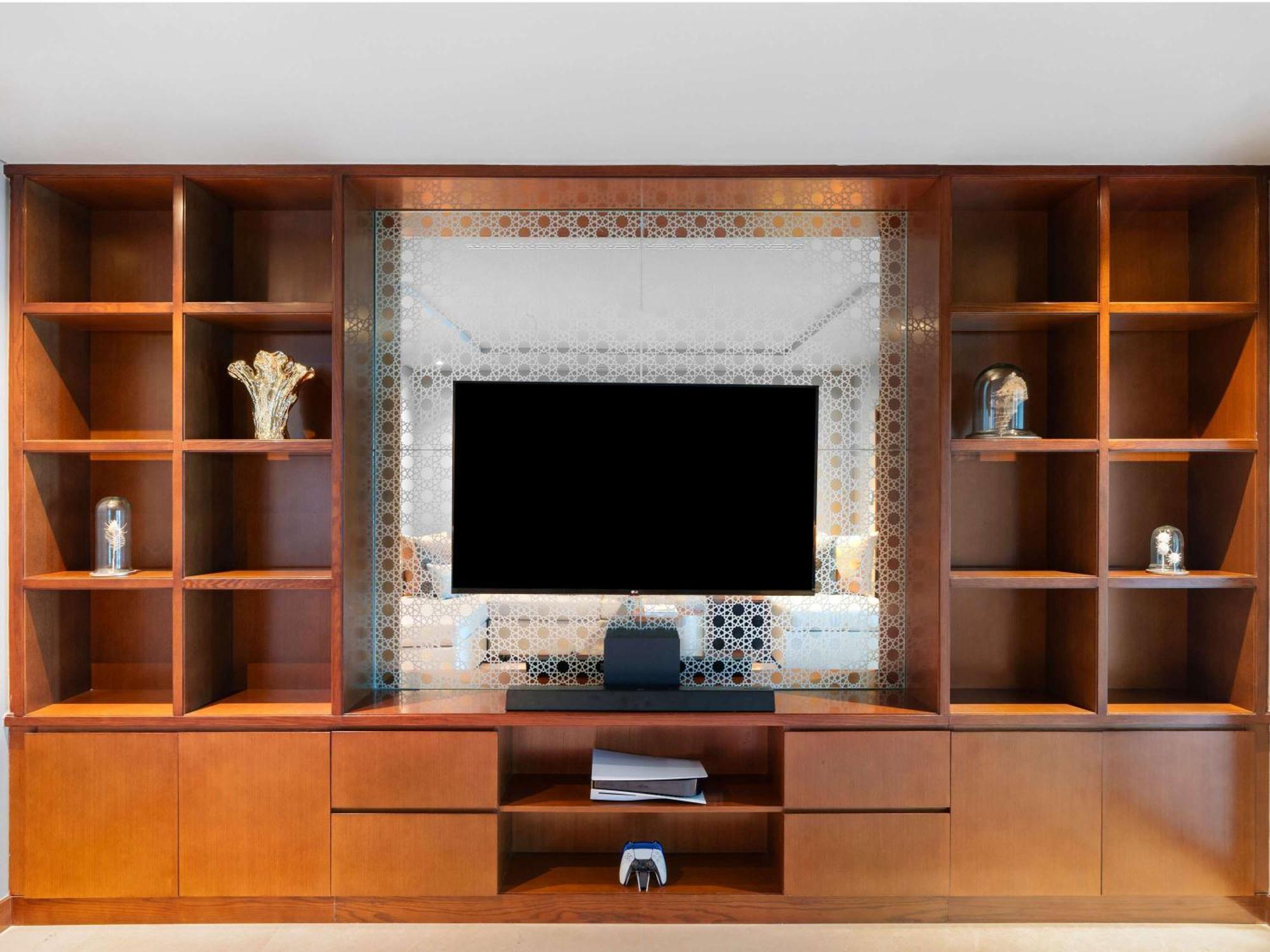 Rixos Marina Abu Dhabi Hotel Exterior foto A built-in entertainment center