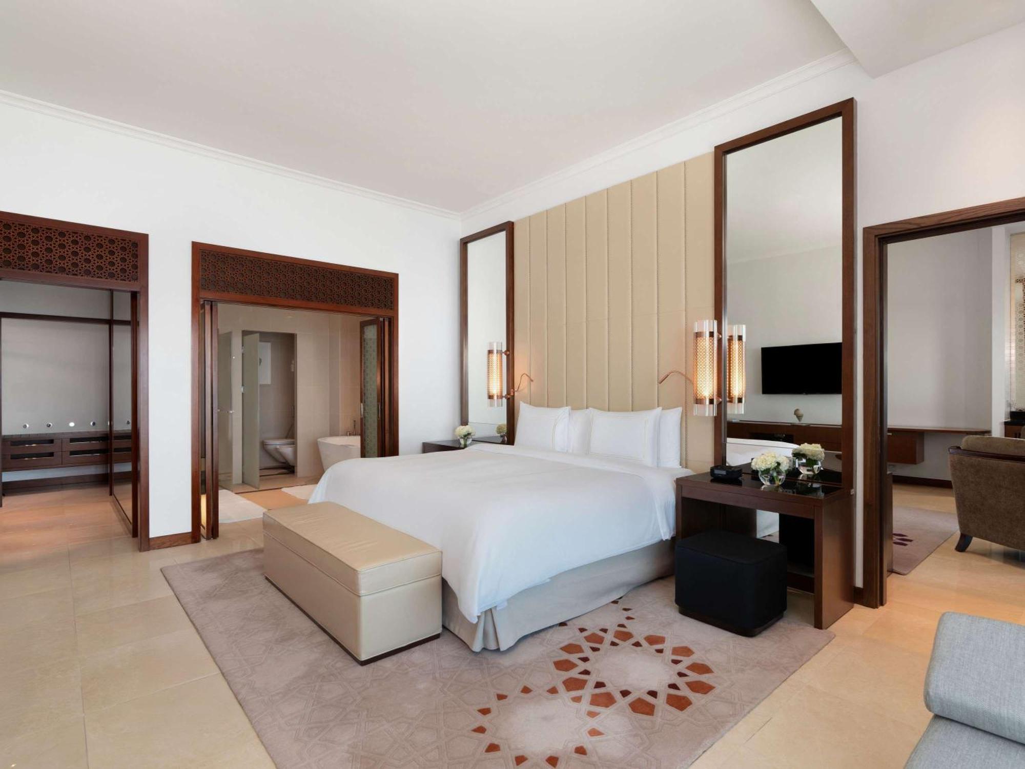 Rixos Marina Abu Dhabi Hotel Exterior foto A bedroom at the hotel
